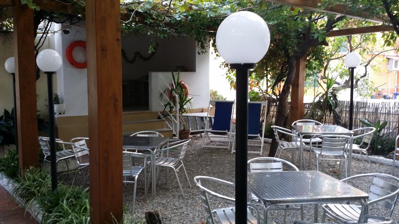 Hotel San Giorgio อาลัสซิโอ ภายนอก รูปภาพ