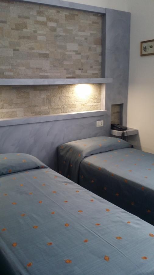 Hotel San Giorgio อาลัสซิโอ ภายนอก รูปภาพ