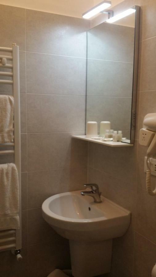 Hotel San Giorgio อาลัสซิโอ ภายนอก รูปภาพ